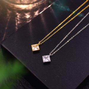TN692c-Dây chuyền nữ titan mặt hình viên đá vuông