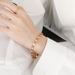 TA168e-Lắc tay nữ titan hình trái tim cách điệu hột đá