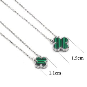 TN725d-Dây chuyền titan hoa 4 cánh van cleef mặt lớn 15mm nền xanh
