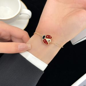 TA173e-Lắc tay nữ titan van cleef con bọ