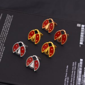 TB235e-Bông hoa tai nữ titan van cleef con bọ
