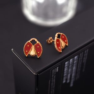TB235h-Bông hoa tai nữ titan van cleef con bọ màu hồng