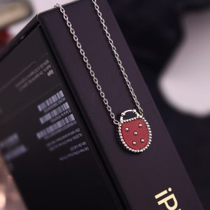 TN729h-Vòng cổ dây chuyền titan nữ van cleef hình con bọ màu trắng