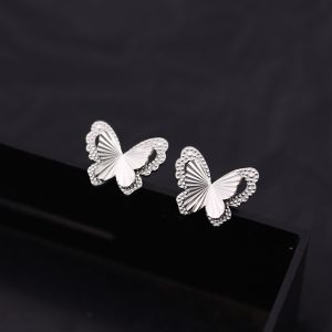 TB236e-Bông tai nữ titan con bướm màu trắng
