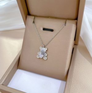 TN331a-Dây chuyền titan con gấu trái tim màu trắng