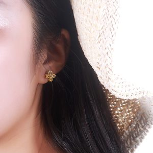 TB113f-Bông tai titan hoa mai mạ vàng đẹp giá rẻ