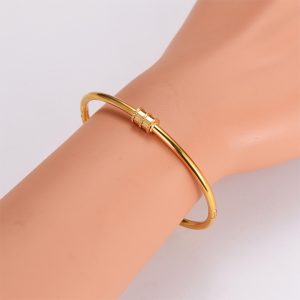 TV208f-Vòng tay nữ titan trơn mặt chủ ống tròn 3 sọc chạm