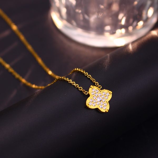 TN386b-Dây chuyền nữ titan mặt LV đính full kim