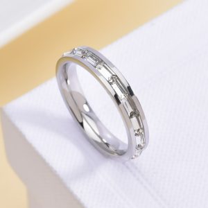 TC309b-Nhẫn titan 4mm đính full đá kim cương Baguette hình chữ nhật