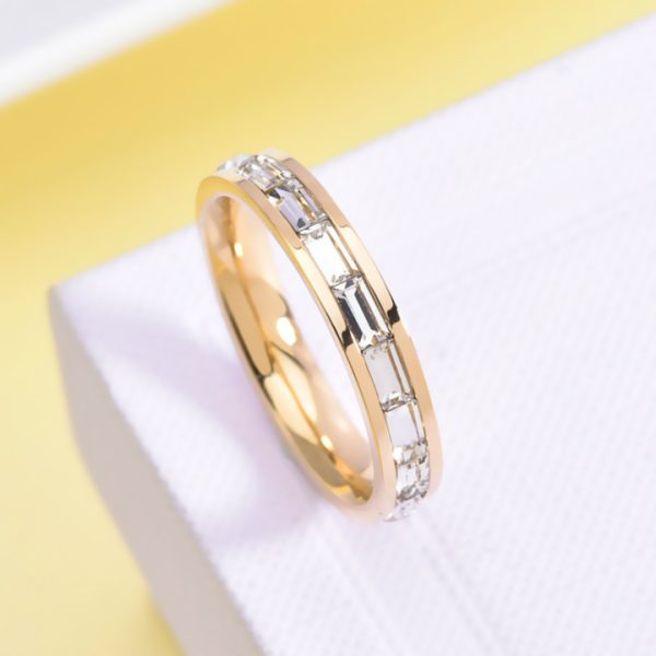 TC309c-Nhẫn titan 4mm đính full đá kim cương Baguette hình chữ nhật
