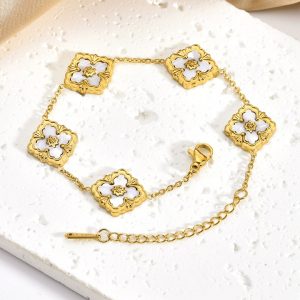 TA068b Lắc tay titan 5 bông hoa 4 cánh may mắn