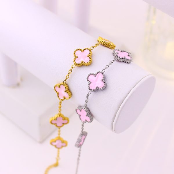 TA491b Lắc tay van cleef hoa 4 cánh nền màu hồng nhạt