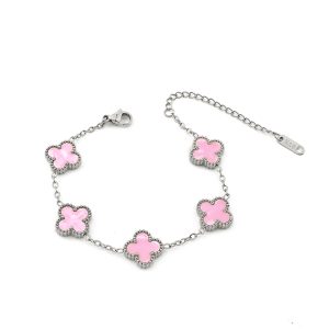 TA491d Lắc tay van cleef hoa 4 cánh nền màu hồng nhạt