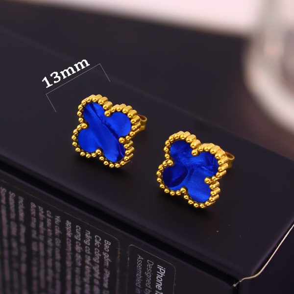 TB2878c Bông tai nữ titan van cleef nền màu xanh dương