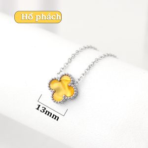 TN829a Dây chuyền titan hoa 4 cánh van cleef nền màu hổ phách