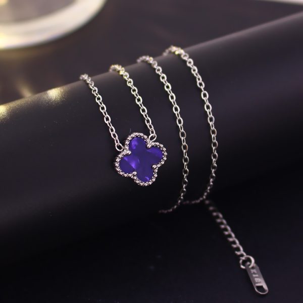 TN831c Dây chuyền titan hoa 4 cánh van cleef nền màu tím