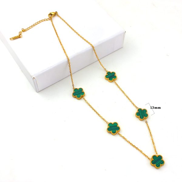 TN838a Dây chuyền titan hoa 5 cánh van cleef nền xanh lá