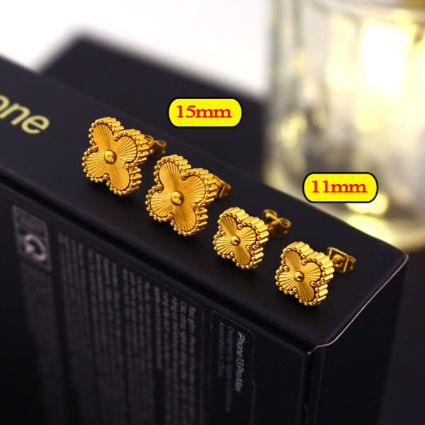 TB139l-Bông tai titan hoa 4 cánh van cleef chạm máy