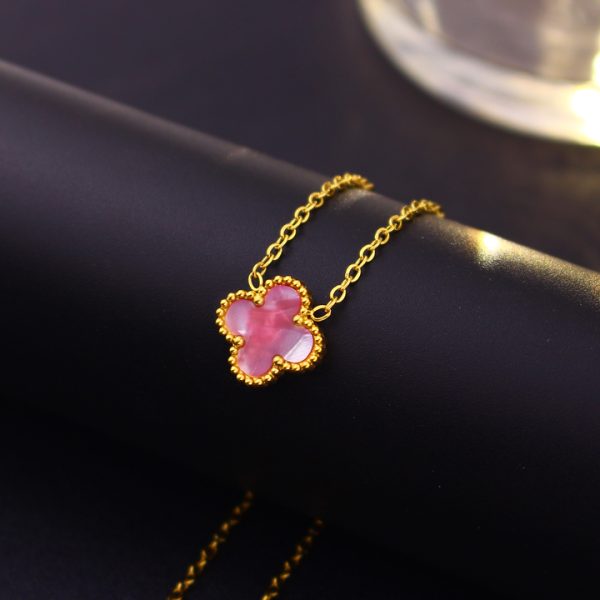 TN874c Dây chuyền nữ titan hoa 4 cánh van cleef nền vân đá 13mm
