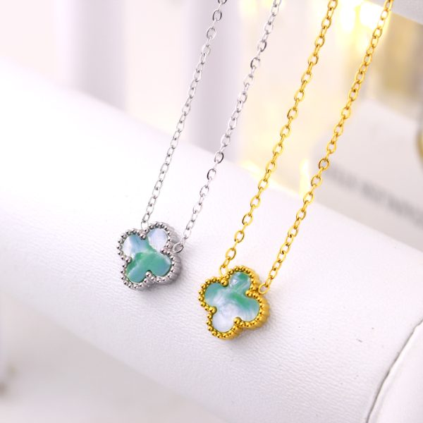 TN875b Dây chuyền nữ titan hoa 4 cánh van cleef nền vân đá 13mm