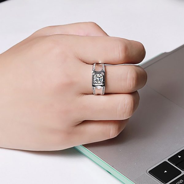 N696g Nhẫn nam titan màu trắng thép hột chủ 8ly