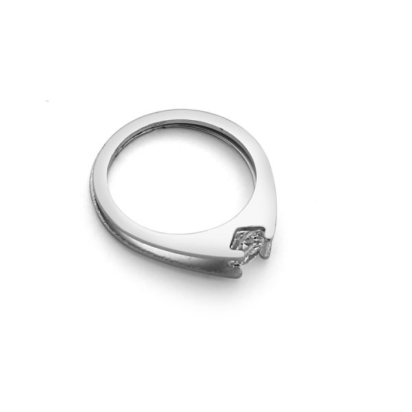 NX006c Nhẫn nữ inox kẹp hột đá tròn