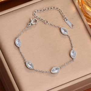 TA212e Lắc tay nữ titan đính đá zircon trắng hình mắt ngựa