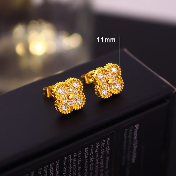 TB303d Bông tai nữ titan hoa 4 cánh van cleef đính full đá trắng size 11mm