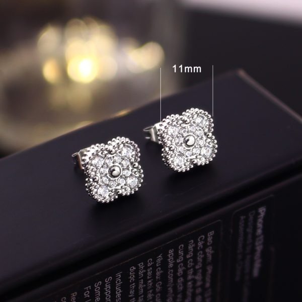 TB303e Bông tai nữ titan hoa 4 cánh van cleef đính full đá trắng size 11mm
