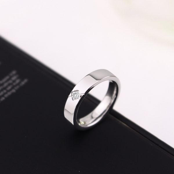 TC323b Nhẫn titan bảng 4mm đính kim