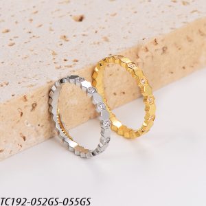 TC192j Nhẫn titan nữ hình tổ ong lục giác cách điệu kim cương