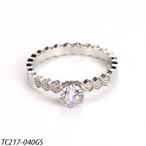 TC217k Nhẫn nữ titan tổ ong hột cao cách điệu đá nhỏ 2 bên