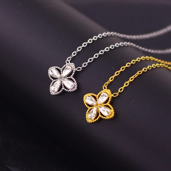 TN896d Dây chuyền nữ titan mặt hình hoa 4 cánh đính đá