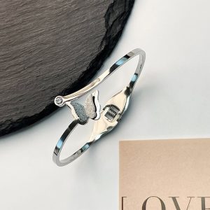 TV007b Vòng tay titan con bướm phun cát màu trắng