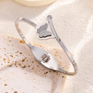 TV007c Vòng tay titan con bướm phun cát màu trắng