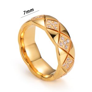 TC041b Nhẫn titan họa tiết quả trám 7mm đính kim