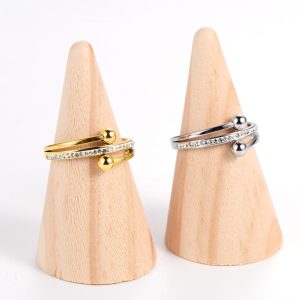 TC045d Nhẫn nữ titan thời trang chẻ nhanh 2 đầu bi