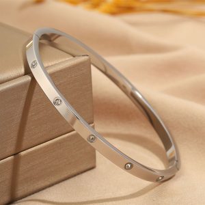 TV145b Vòng tay titan cartier bảng 4mm