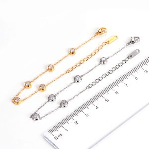 TA647e Lắc chân titan 5 viên đá cách điệu