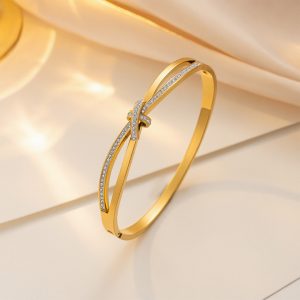 TV154b Vòng tay titan thời trang nút thắt đính kim