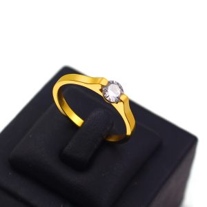 TC035a Nhẫn titan một hột đá cao màu vàng