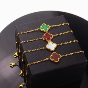 TA253 Lắc tay titan hoa 4 cánh Van Cleef LV