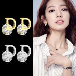 TB125a Bông tai titan chữ D thời trang Dior