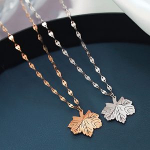 TN365 Dây chuyền titan chiếc lá phong