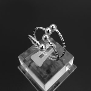N083 Nhẫn inox 4 bi cách điệu free size