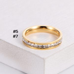 TC005 Nhẫn titan 1 hàng đá vuông màu vàng (Size 57)