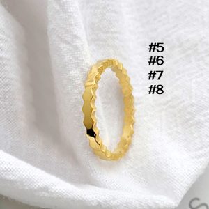 TC150 Nhẫn nữ titan hình tổ ong màu vàng (Size 5678)