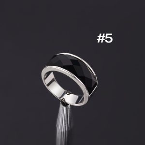 TC054 Nhẫn Titan yên ngựa đá đen cắt cạnh (Size 5)